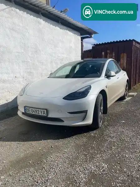 Tesla Model 3 2021, фото з оголошення 2 з 3, VIN 5YJ3E1EB5NF144165