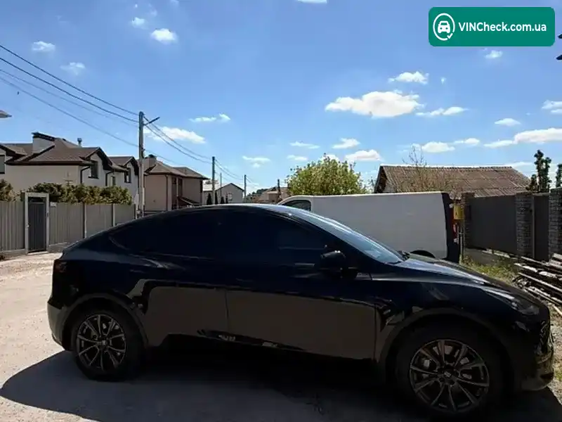 Tesla Model Y 2023, фото з оголошення 2 з 21, VIN 7SAYGAEE0PF848032