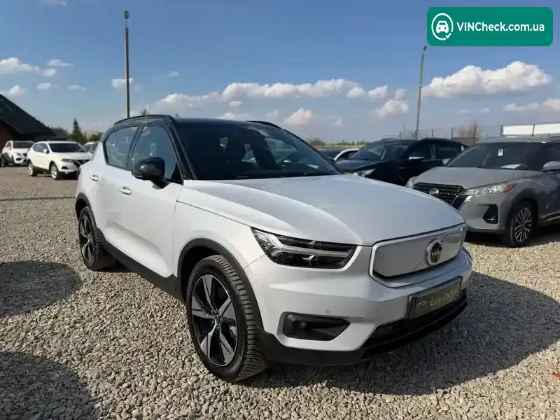 Volvo XC40 2021, фото з оголошення 2 з 21, VIN YV1XZEDVEM2543104