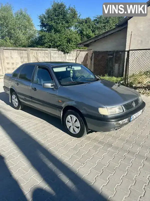 Volkswagen Passat 1994, фото з оголошення 2 з 13, VIN WVWZZZ3AZRE099835