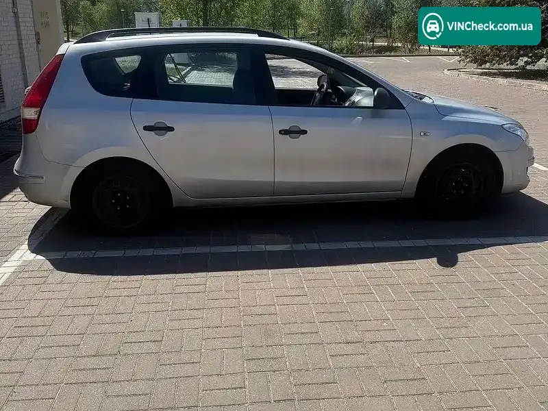 Hyundai i30 2008, фото з оголошення 2 з 8, VIN KMHDB81DP8U001035