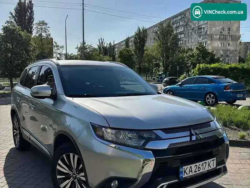 Mitsubishi Outlander 2018, фото з оголошення 1 з 20, VIN JA4AD3A30KZ034256