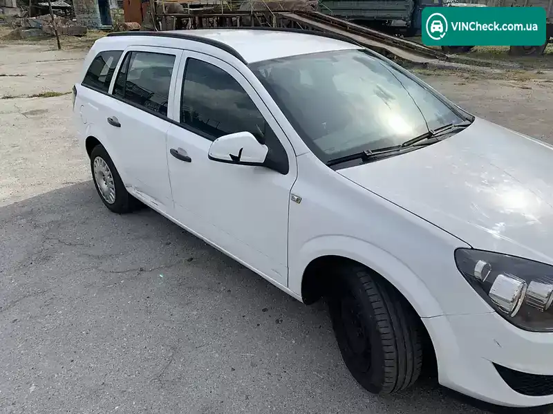 Opel Astra 2010, фото з оголошення 2 з 9, VIN W0L0AHL35A2078125
