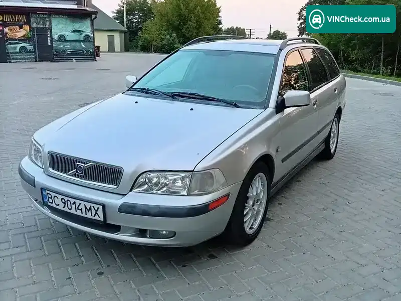 Volvo V40 2002, фото з оголошення 2 з 9, VIN YV1VW14K32F838343