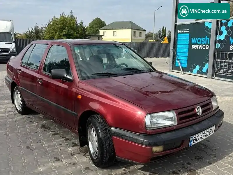 Volkswagen Vento 1994, фото з оголошення 2 з 18, VIN WVWZZZ1HZRW056952