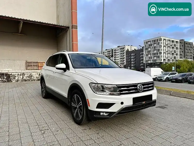 Volkswagen Tiguan 2017, фото з оголошення 1 з 20, VIN 3VV2B7AX2JM007118