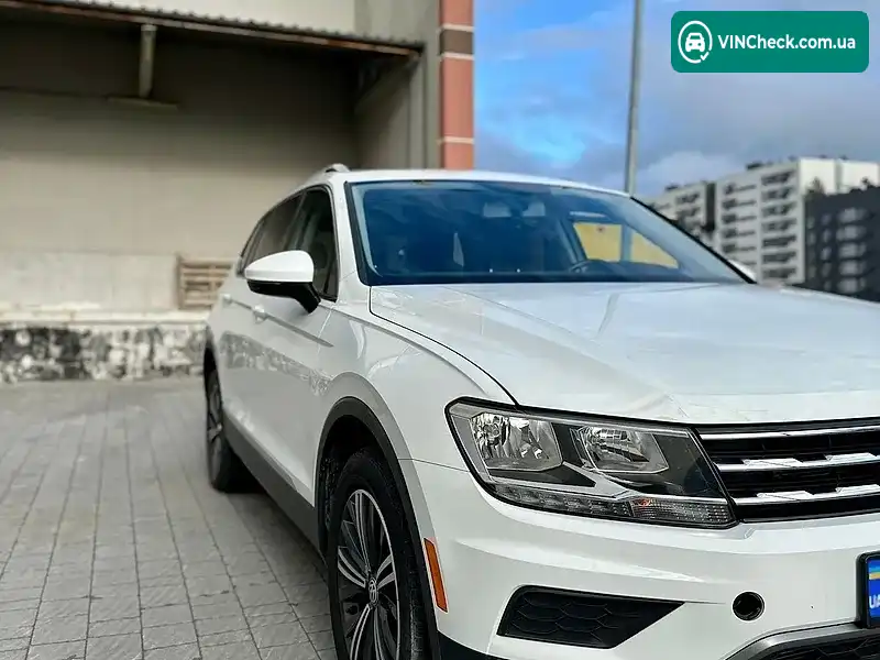 Volkswagen Tiguan 2017, фото з оголошення 2 з 20, VIN 3VV2B7AX2JM007118