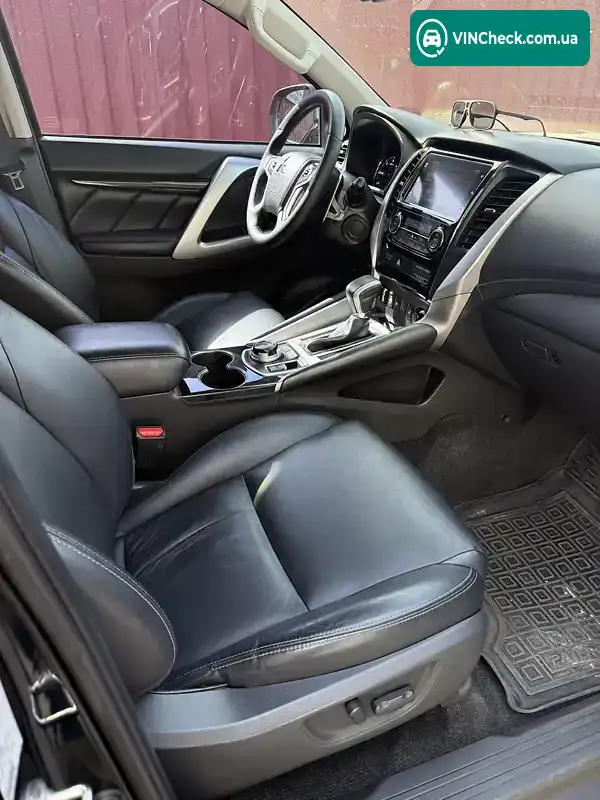 Mitsubishi Pajero Sport 2017, фото з оголошення 2 з 4, VIN MMCGUKS10HHZ01562