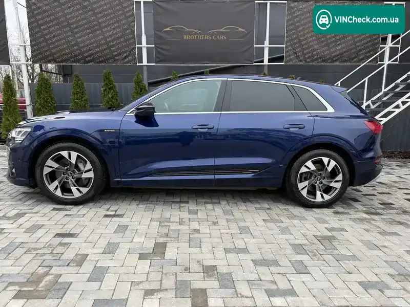 Audi e-tron 2022, фото з оголошення 2 з 20, VIN WAUZZZGE1NB021533