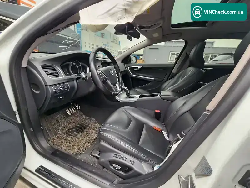 Volvo V60 2017, фото з оголошення 2 з 17, VIN YV1FW79B0H1367433