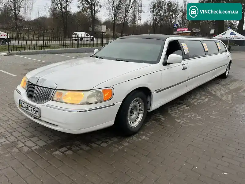 Lincoln Town Car 1999, фото з оголошення 2 з 20, VIN 1L1FM81W9XY681803