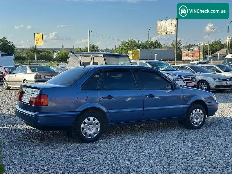 Volkswagen Passat 1994, фото з оголошення 1 з 9, VIN WVWZZZ3AZRE041347