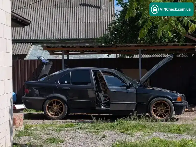 BMW 3 Series 1996, фото з оголошення 2 з 11, VIN WBACA71040FL52123