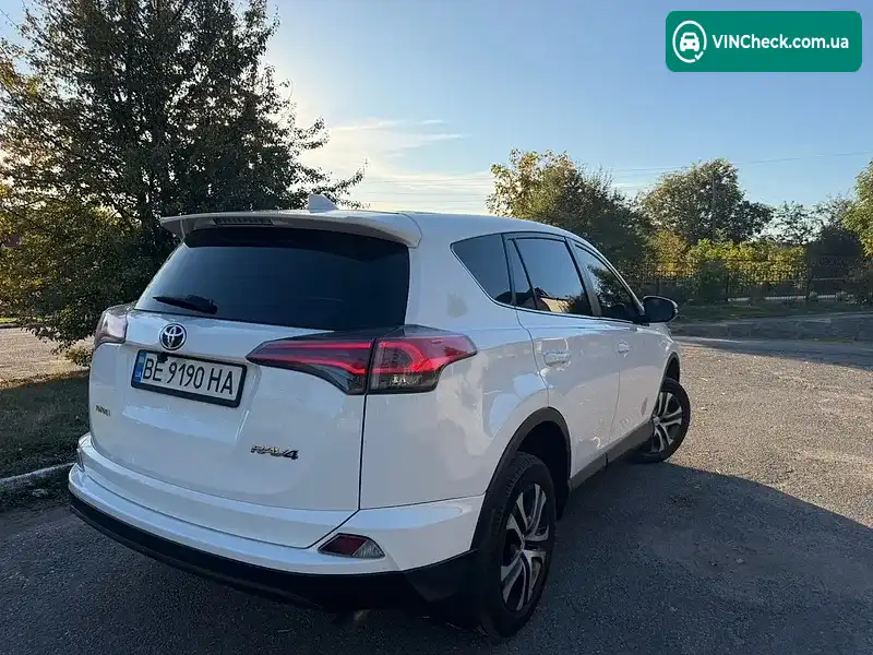Toyota RAV4 2018, фото з оголошення 1 з 20, VIN JTMZDREV40D101538