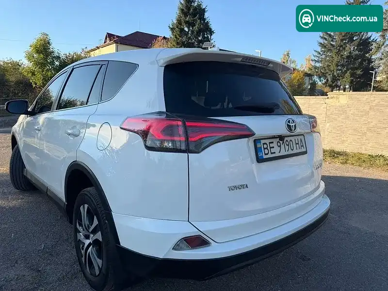 Toyota RAV4 2018, фото з оголошення 2 з 20, VIN JTMZDREV40D101538