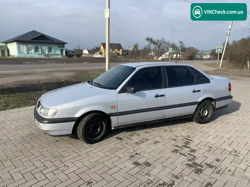 Volkswagen Passat 1994, фото з оголошення 1 з 14, VIN WVWZZZ3AZRB048467