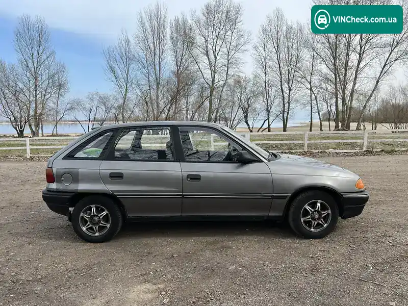 Opel Astra 1993, фото з оголошення 2 з 12, VIN W0L000058P2549358