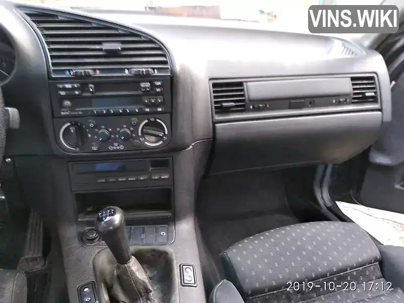 BMW 3 Series 1994, фото з оголошення 1 з 11, VIN WBACA91050KA04658