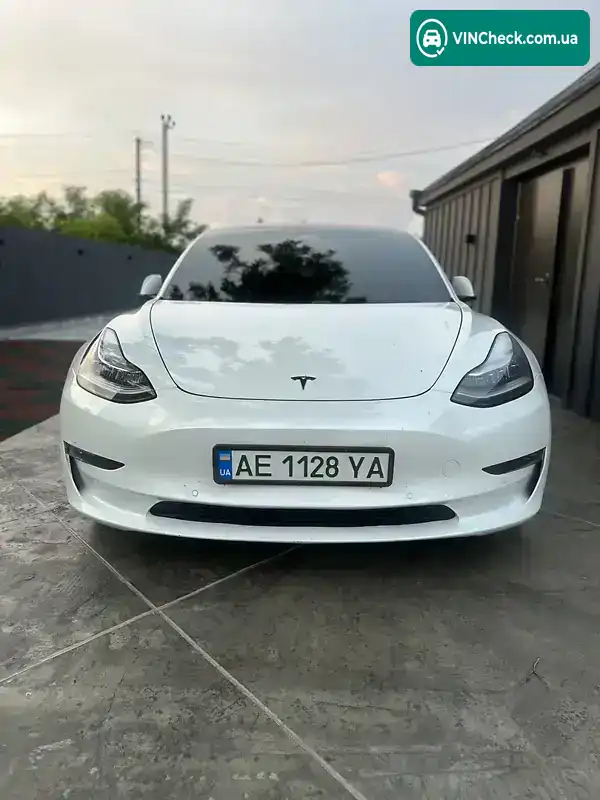 Tesla Model 3 2018, фото з оголошення 1 з 12, VIN 5YJ3E1EA3JF161628