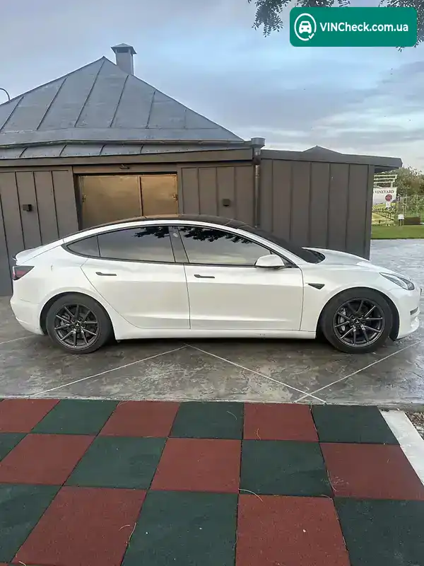 Tesla Model 3 2018, фото з оголошення 2 з 12, VIN 5YJ3E1EA3JF161628