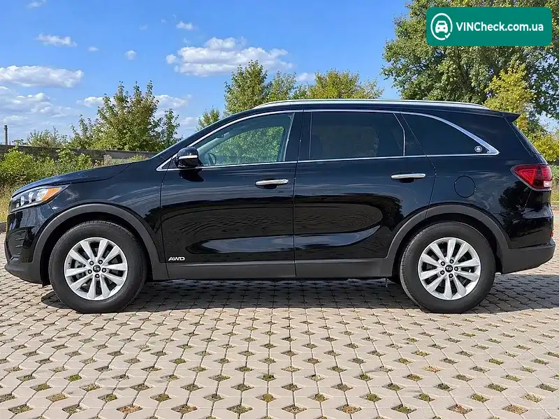 Kia Sorento 2018, фото з оголошення 2 з 12, VIN 5XYPGDA37KG542610