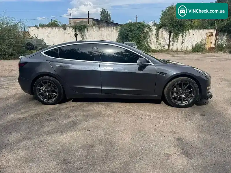 Tesla Model 3 2018, фото з оголошення 2 з 9, VIN 5YJ3E1EA1JF153477