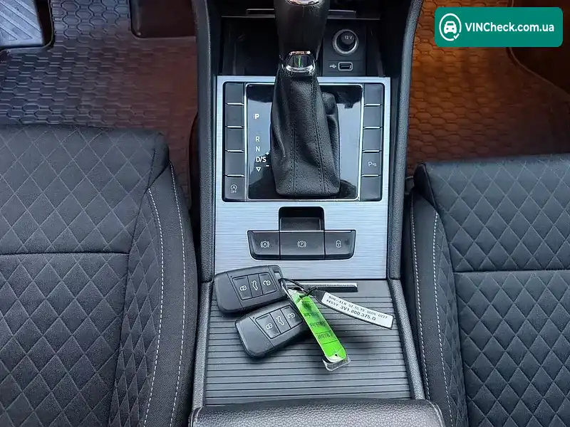 Skoda Superb 2019, фото з оголошення 2 з 20, VIN TMBJH7NP7L7028188