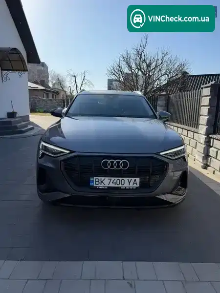 Audi e-tron 2019, фото з оголошення 1 з 21, VIN WA1VAAGE8KB007323