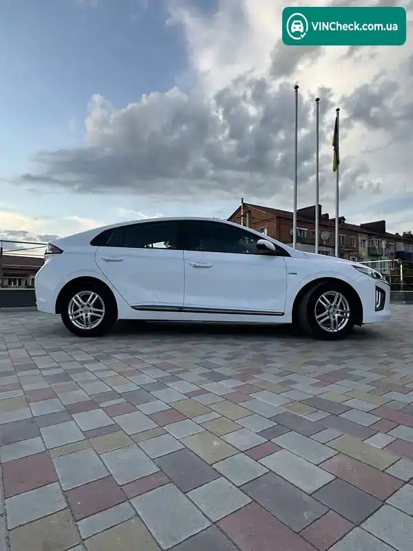 Hyundai Ioniq 2019, фото з оголошення 2 з 20, VIN KMHC751JFLU063343