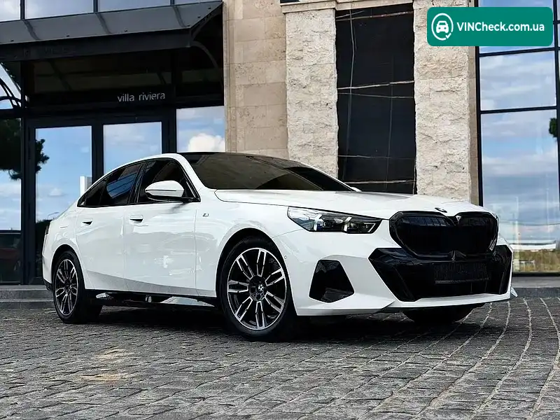 BMW 5 Series 2024, фото з оголошення 2 з 20, VIN WBA11FJ090CS02074