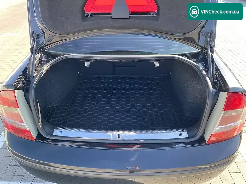 Skoda Superb 2006, фото з оголошення 2 з 20, VIN TMBCR63U779006226
