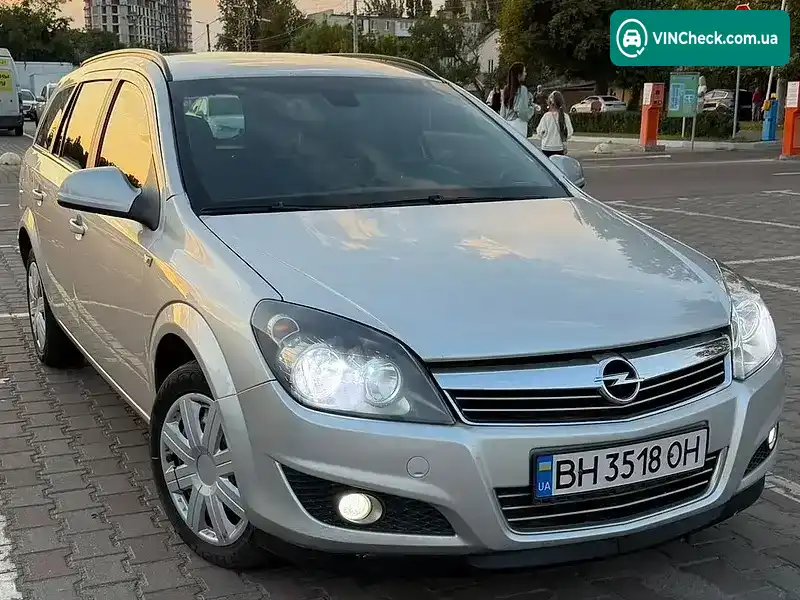 Opel Astra 2010, фото з оголошення 1 з 10, VIN W0L0AHL35A2113463