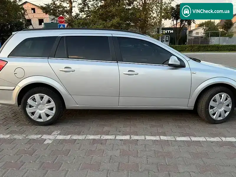 Opel Astra 2010, фото з оголошення 2 з 10, VIN W0L0AHL35A2113463