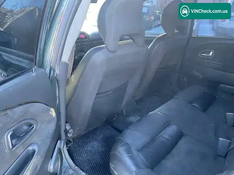 Volvo V40 1999, фото з оголошення 2 з 4, VIN YV1VW1345YF491088
