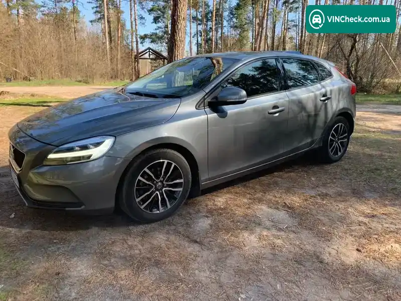 Volvo V40 2019, фото з оголошення 2 з 18, VIN YV1MV70V1K2588439
