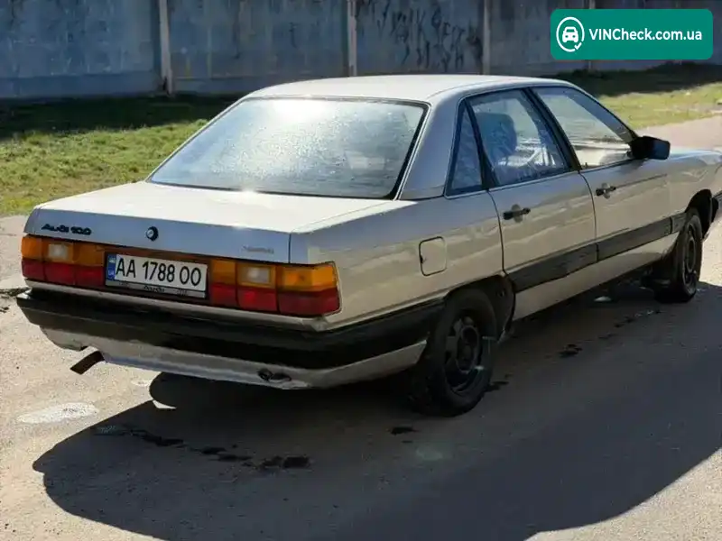 Audi 100 1983, фото з оголошення 2 з 6, VIN WAUZZZ44ZDN123783