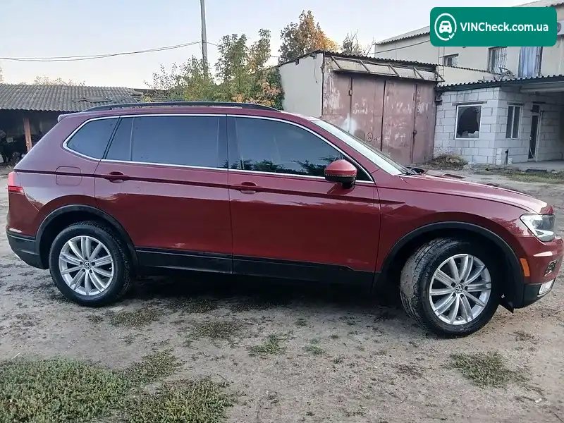 Volkswagen Tiguan 2018, фото з оголошення 2 з 15, VIN 3VV2B7AX9KM064417