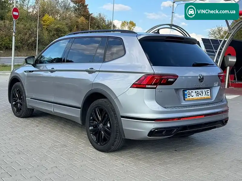 Volkswagen Tiguan 2021, фото з оголошення 2 з 20, VIN 3VV8B7AX9NM053920