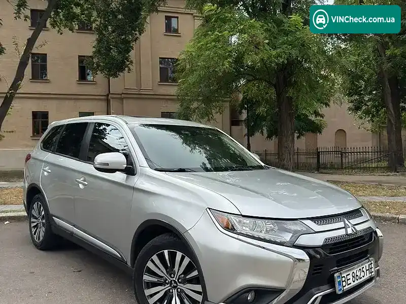 Mitsubishi Outlander 2019, фото з оголошення 2 з 19, VIN JA4AD3A34LZ005277