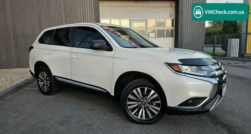 Mitsubishi Outlander 2019, фото з оголошення 2 з 20, VIN JA4AD2A32LZ008785