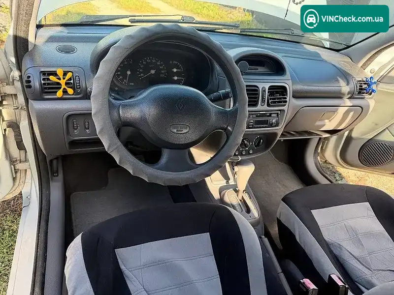 Renault Clio 1999, фото з оголошення 2 з 9, VIN VF1BB0D0A20135906