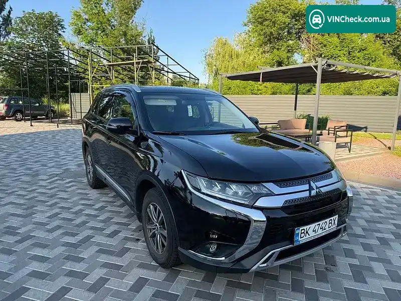 Mitsubishi Outlander 2018, фото з оголошення 1 з 17, VIN JMBXTGF3WKJ000178