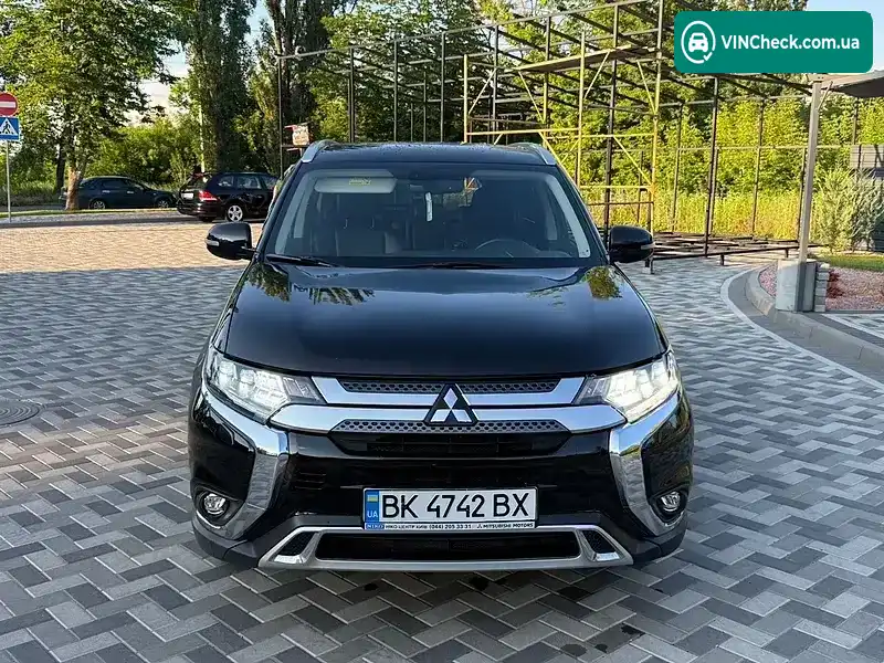 Mitsubishi Outlander 2018, фото з оголошення 2 з 17, VIN JMBXTGF3WKJ000178