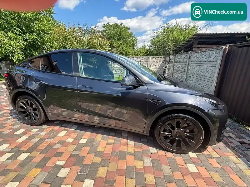 Tesla Model Y 2024, фото з оголошення 2 з 11, VIN 7SAYGDEE4RF079216
