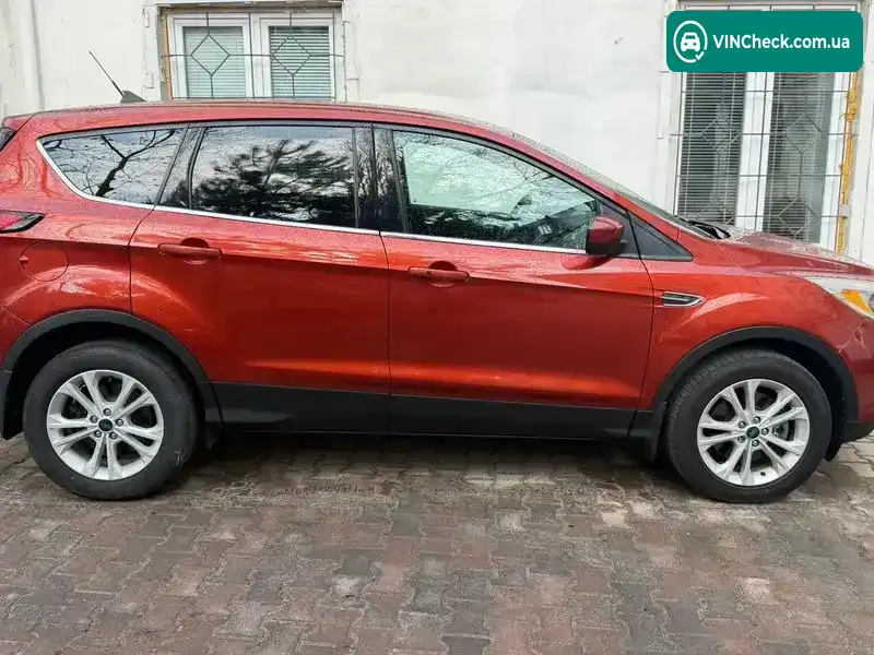 Ford Escape 2019, фото з оголошення 2 з 20, VIN 1FMCU9GD2KUC23887