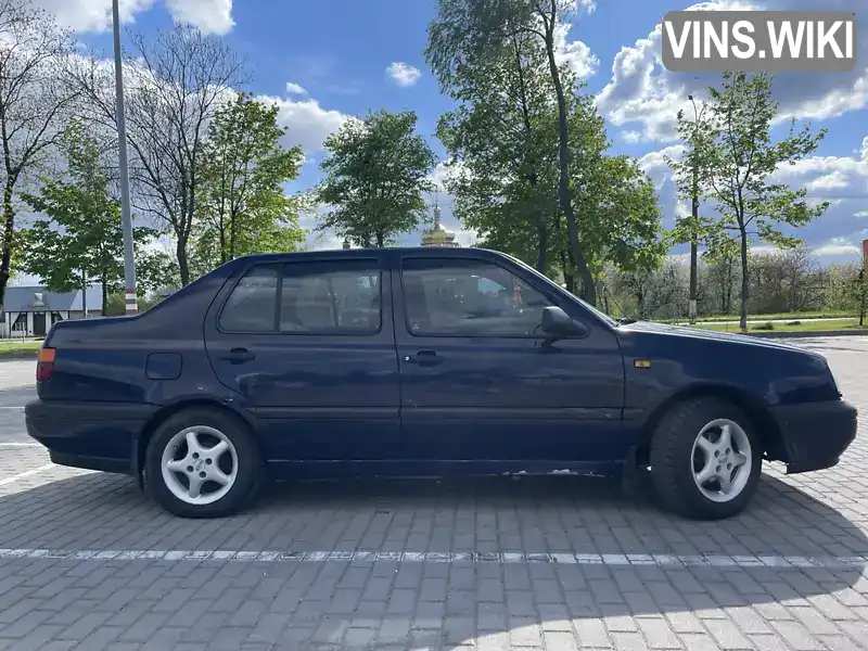 Volkswagen Vento 1992, фото з оголошення 2 з 21, VIN WVWZZZ1HZNW369963