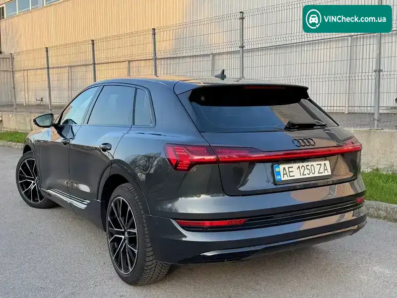 Audi e-tron 2019, фото з оголошення 2 з 19, VIN WAUZZZGE3KB015938