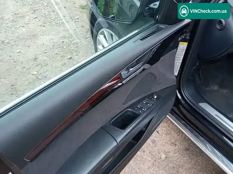 Audi A8 2013, фото з оголошення 2 з 7, VIN WAURGAFD6DN005664