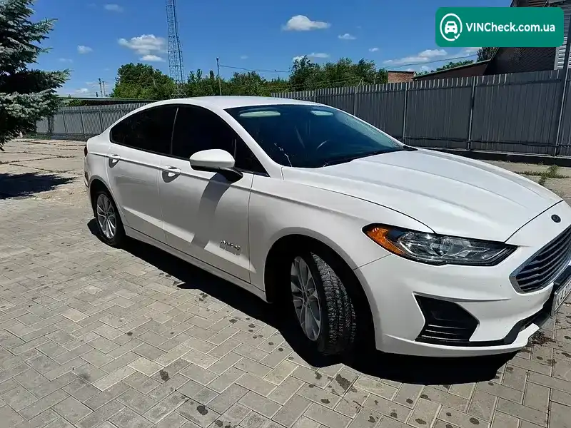 Ford Fusion 2019, фото з оголошення 2 з 20, VIN 3FA6P0LU3KR188610