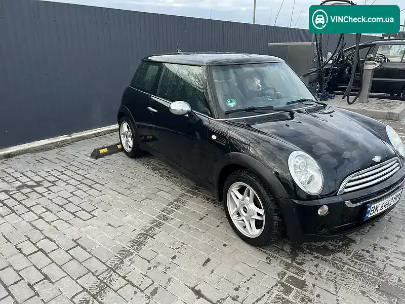 MINI Hatch 2005, фото з оголошення 2 з 8, VIN WMWRC31070TB97729